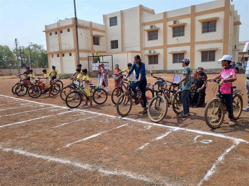 विश्व साइकिल दिवस पर  महाविद्यालय मे  साइकिल रेस प्रतियोगिता 