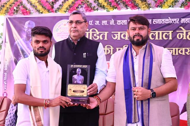 पंडित जवाहरलाल नेहरू जी की प्रतिमा का अनावरण